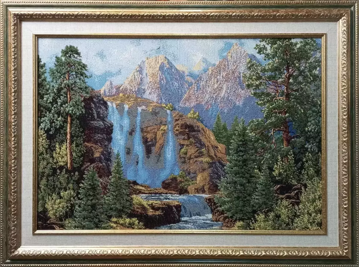 Гобелен в раме. Водопад у гор, габ 60х80 см, 713-16
